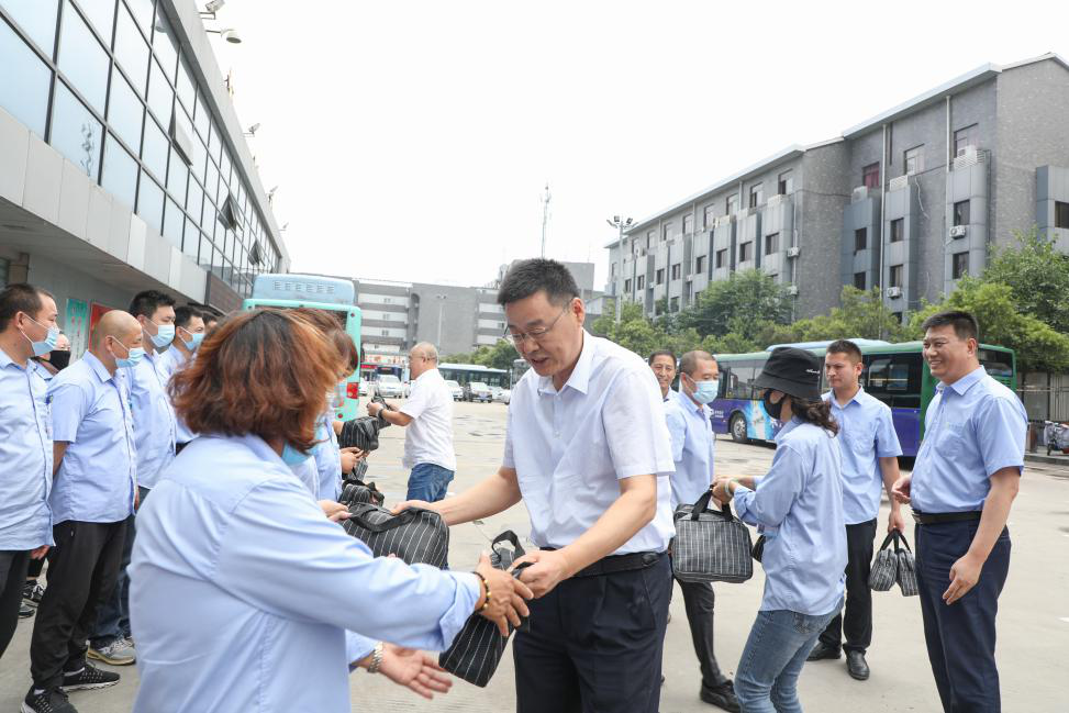 炎炎夏日 徐州交控集团领导为职工送清凉